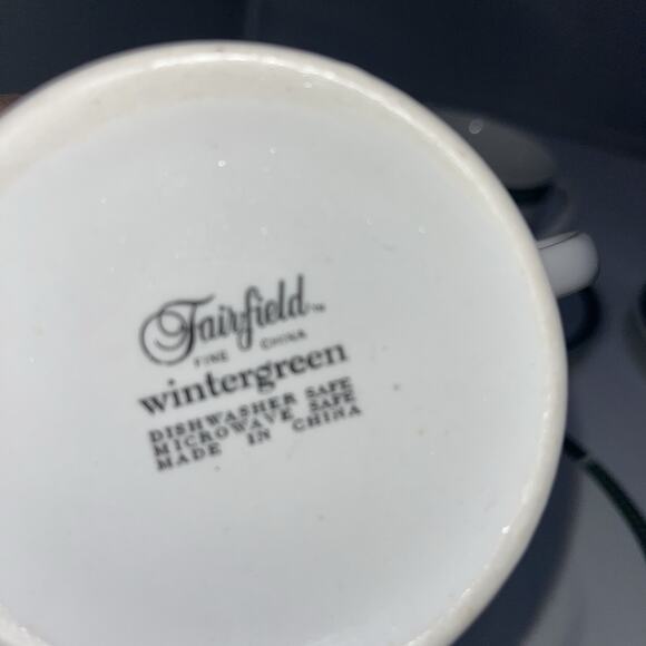 SET OF 4 Fairfield Fine China WINTERGREEN Cups and Saucers. Christmas Holiday - Picture 5 of 11